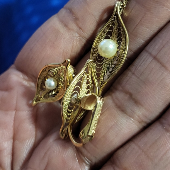 Sarah Coventry Dainty Necklace and Earrings Set - Picture 2 of 7